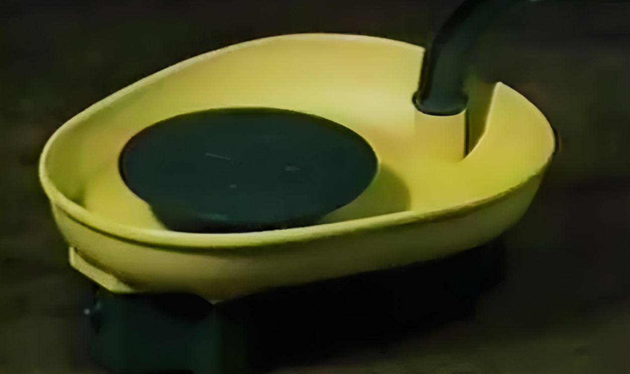Screenshot from Ronco Pottery Wheel ad