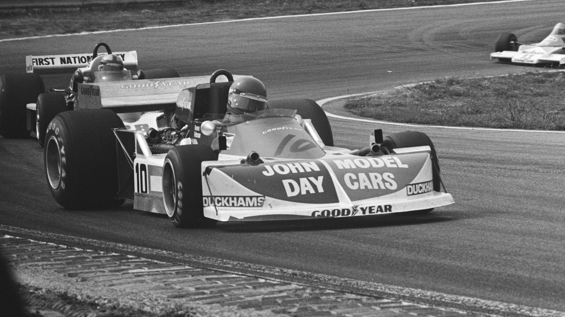 Collectie / Archief : Fotocollectie Anefo
Reportage / Serie : Grand Prix Zandvoort 1976
Beschrijving : Ronnie Peterson (10) in March-Ford
Datum : 29 augustus 1976
Locatie : Noord-Holland, Zandvoort
Trefwoorden : autosport
Fotograaf : Croes, Rob C. / Anefo