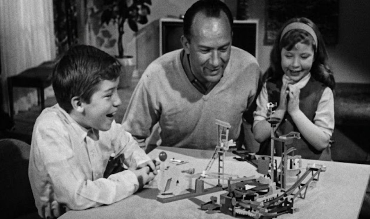 Screenshot from Crazy Clock commercial, Ideal Toy Corporation (1964)