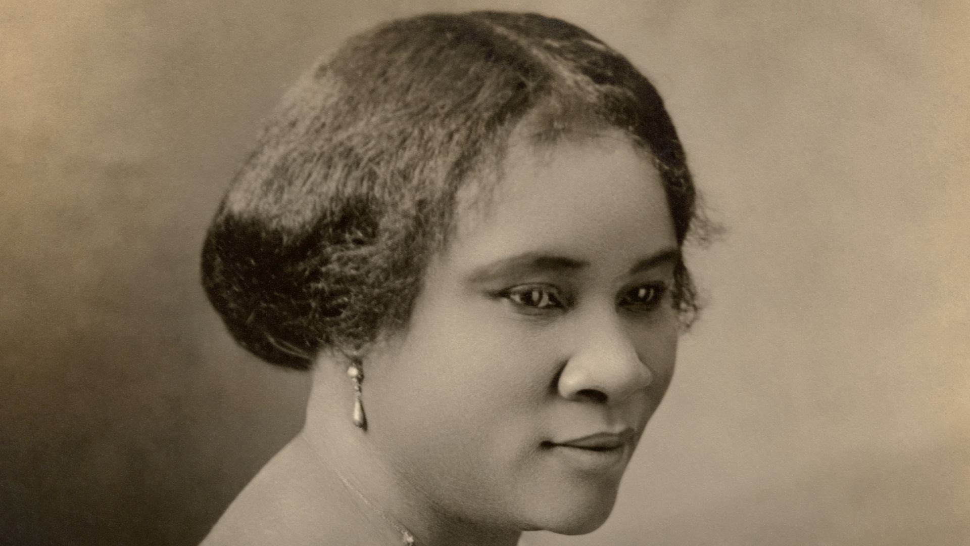 File:Madam C. J. Walker by Addison N. Scurlock.jpg