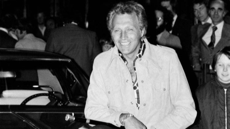 Stuntman Evel Knievel arrives in London