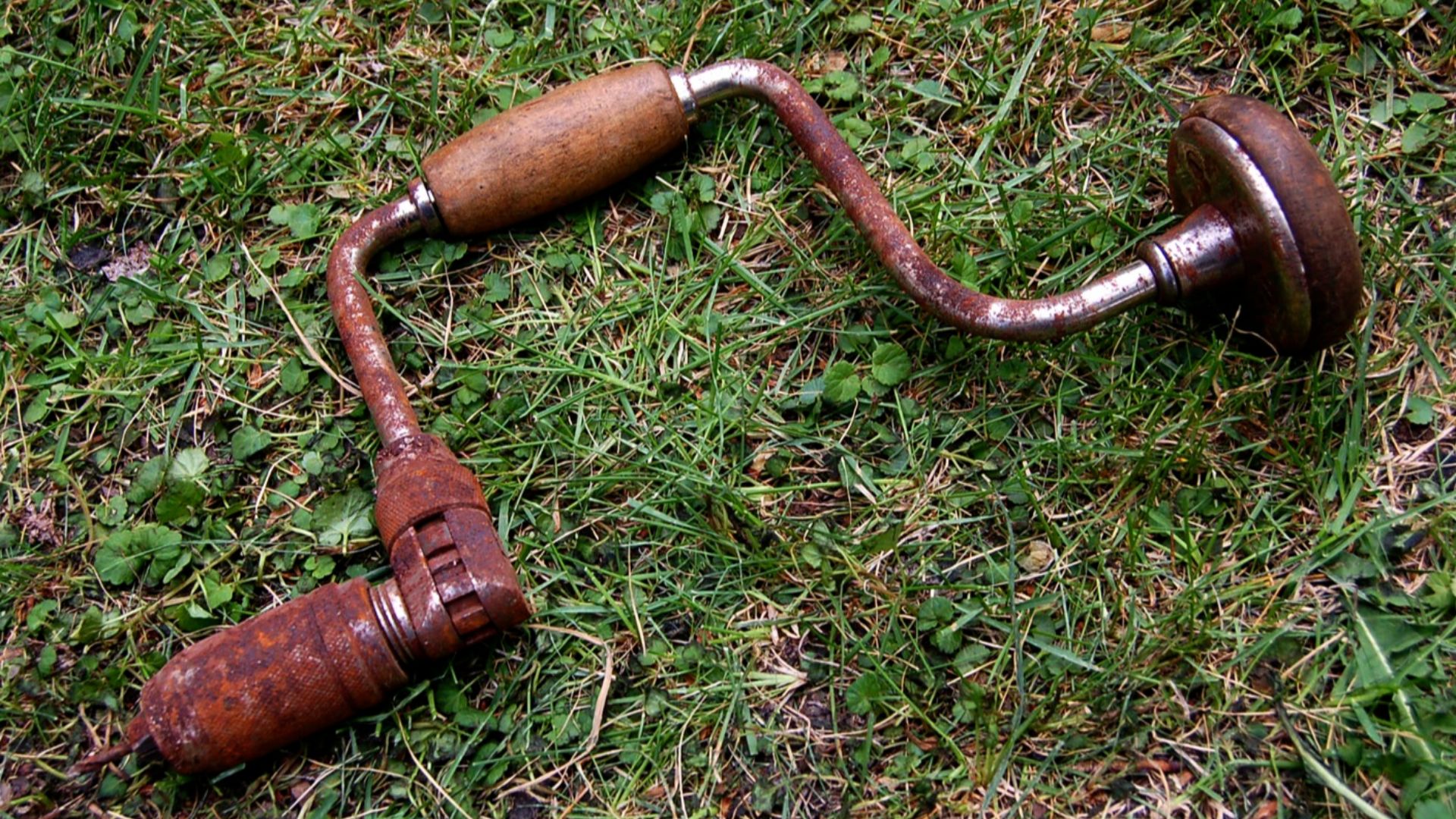 Hand crank drill