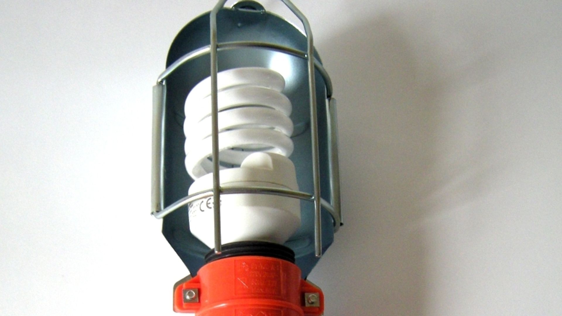 Lampada portatile con lampadina a risparmio energetico da 23 W di potenza