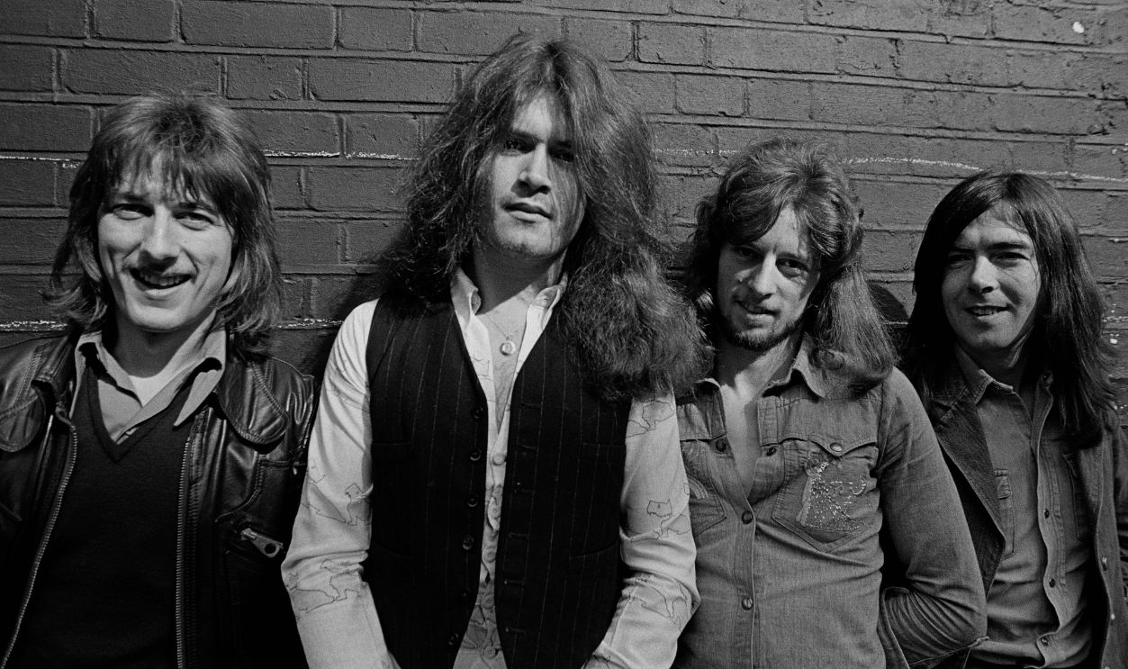 Getty Images - 179605515 - Dave Holland, Glenn Hughes, Pete MacKie and Mel Galley (1948-2008) from English rock group Trapeze posed in London in 1973.
