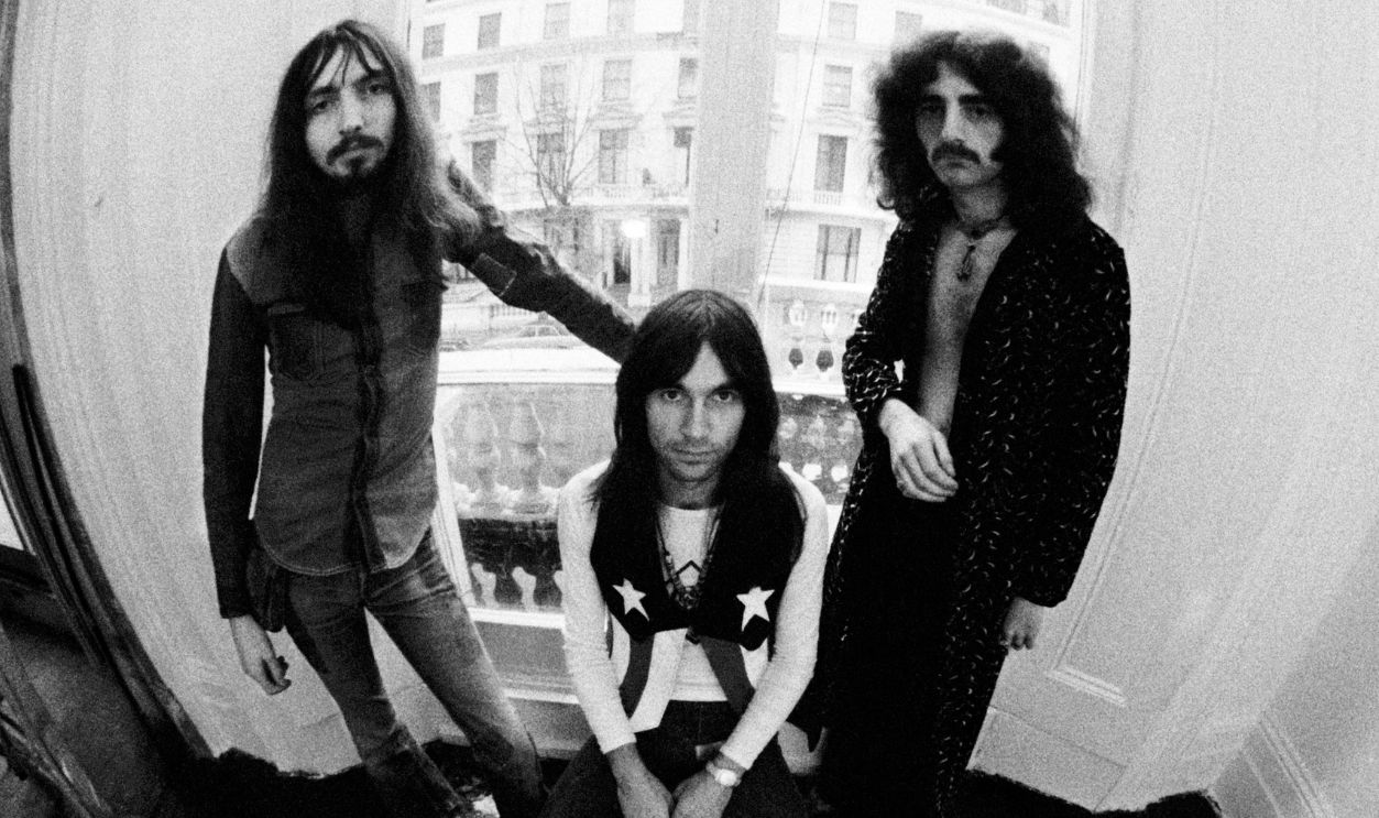 Getty Images - 84896168 - Photo of HARD STUFF and Paul HAMMOND and John Du CANN and John GUSTAFSON; Group portrait - Paul Hammond, John Gustafson and John Du Cann.