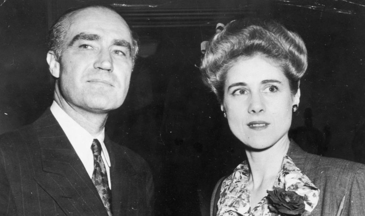 American media mogul Henry Luce (1898 - 1967), editor-in-chief of Time Inc. with his second wife, playwright and diplomat Clare Booth Luce (1903 - 1987), 1940s.