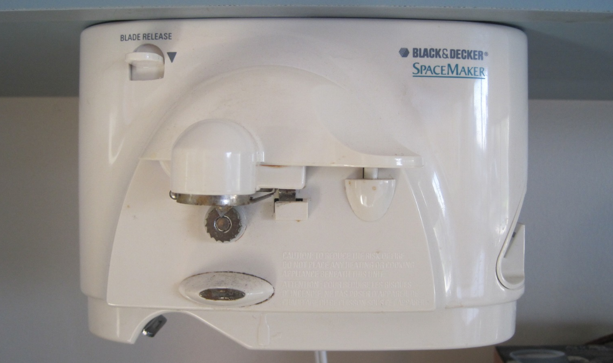 Black & Decker SpaceMaker can opener.JPG