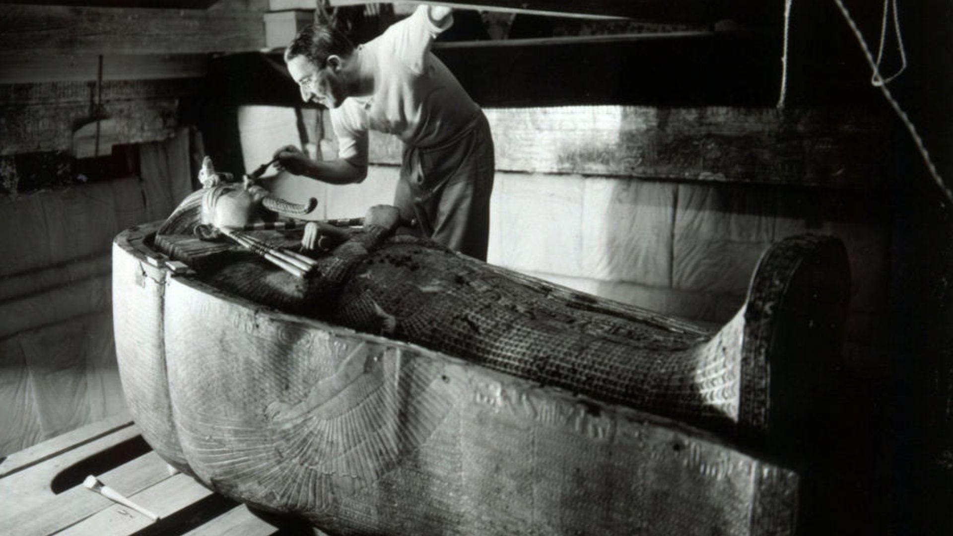 Howard Carter in the King Tutankhamen's tomb.
