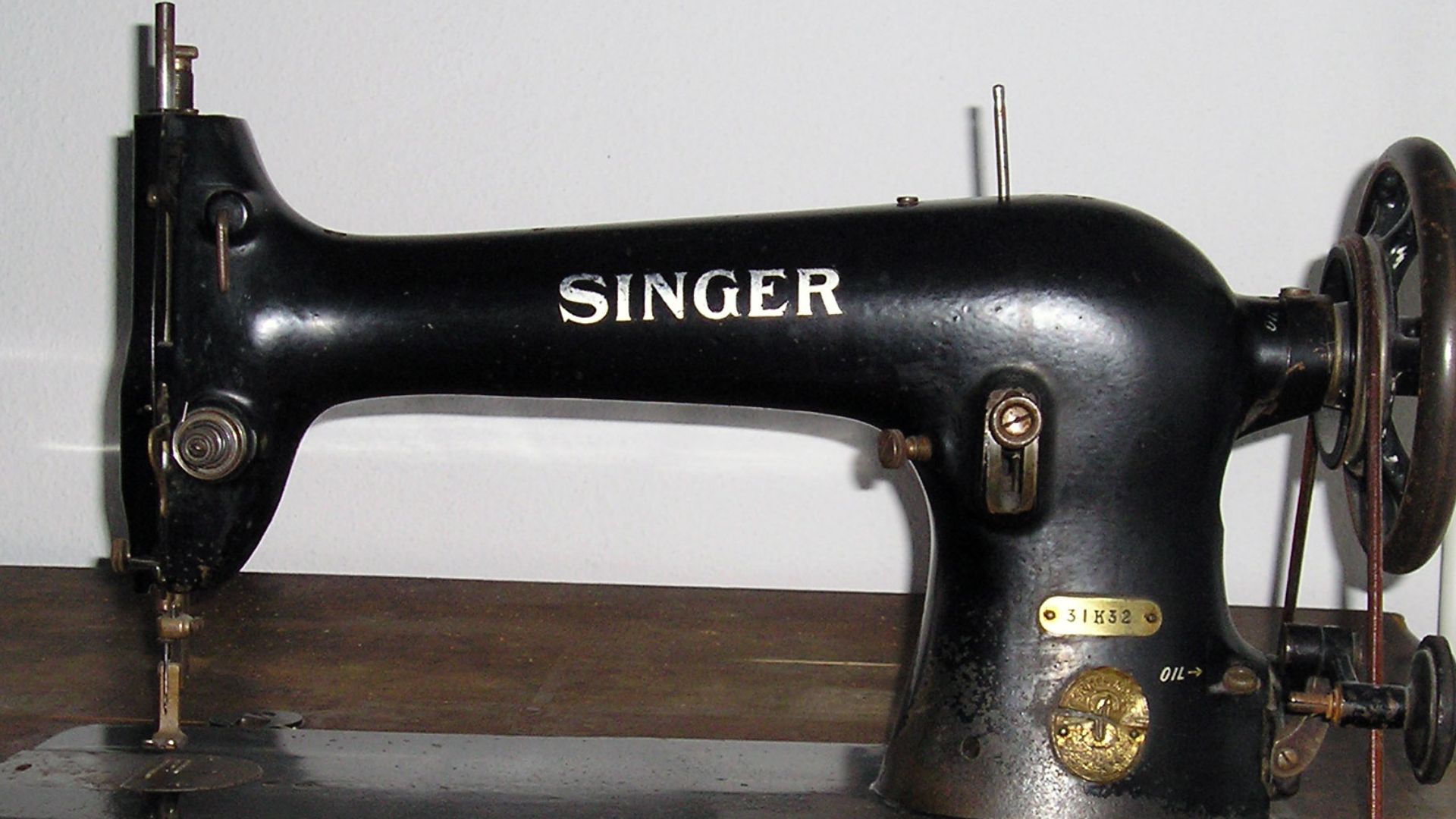 Singer sewing machine - 31K32 (detail 1)