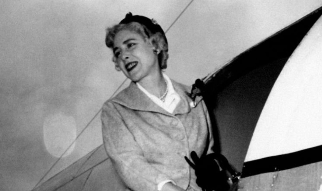 American ambassadress in Italy Clare Boothe Luce leaving to Rome by plane. Alghero, November 1954