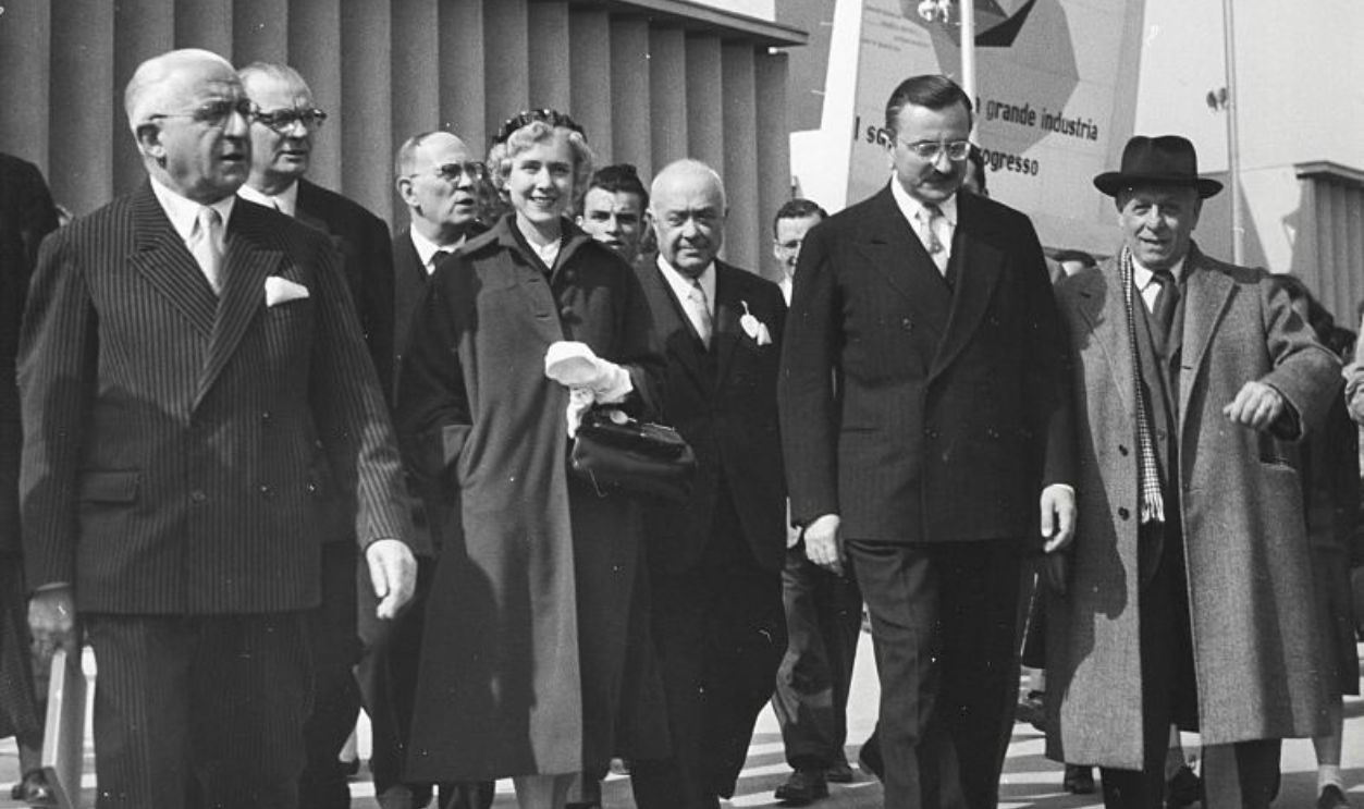 Visit of the United States Ambassador Clare Boothe Luce to the Milan Trade Fair of 1954. Milan (Italy), April 22, 1954.