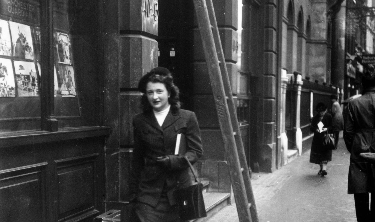Getty Images - 3142827 - 13th August 1948: This woman proves she is not superstitious by walking under a ladder in Fleet Street, London, on the unlucky day of Friday 13th.