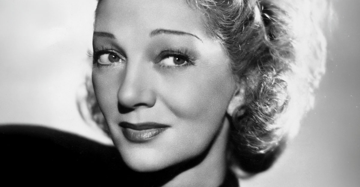 Black and white portrait of Gertrude Lawrence
