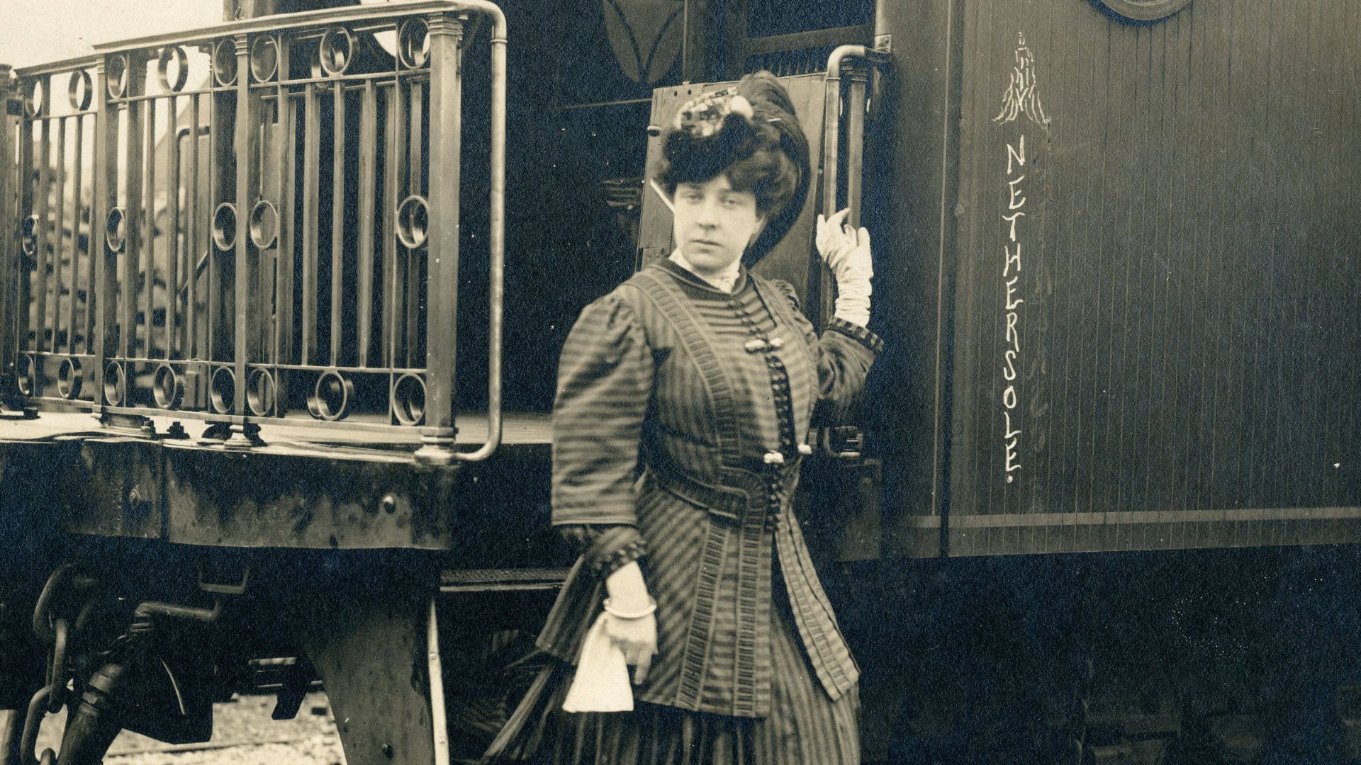 Actress Olga Nethersole
Subjects: actresses