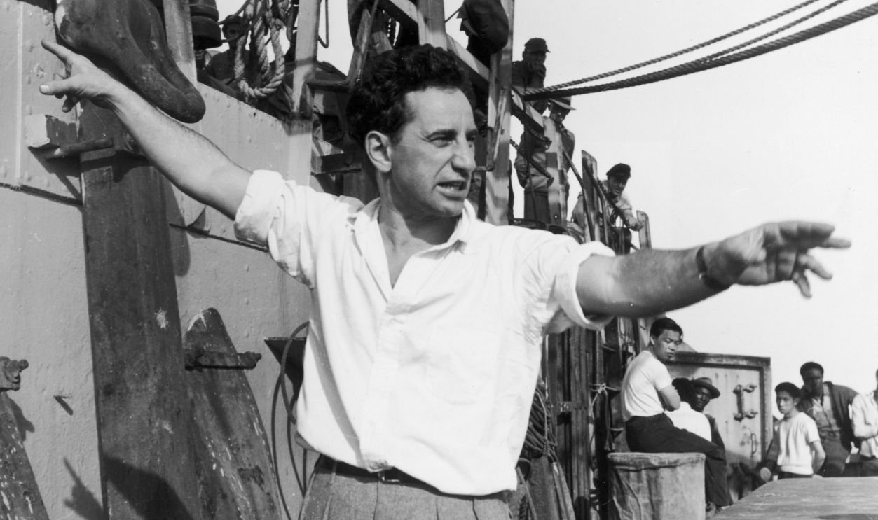 1950: Turkish-born film director Elia Kazan (1909 - 2003) directs a scene on the set of his film 'Panic in the Streets' on location in New Orleans, Louisiana.