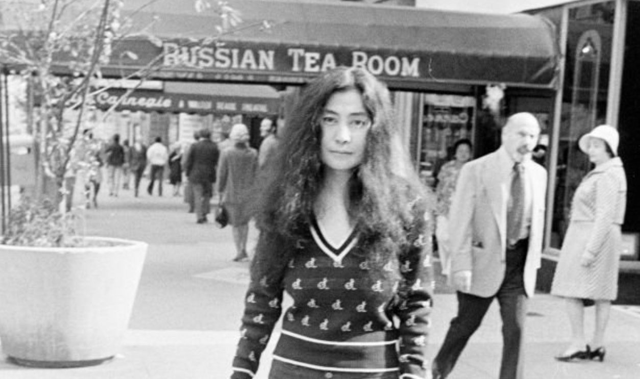 Yoko Ono (C) is seen in New York City on September 20, 1973.