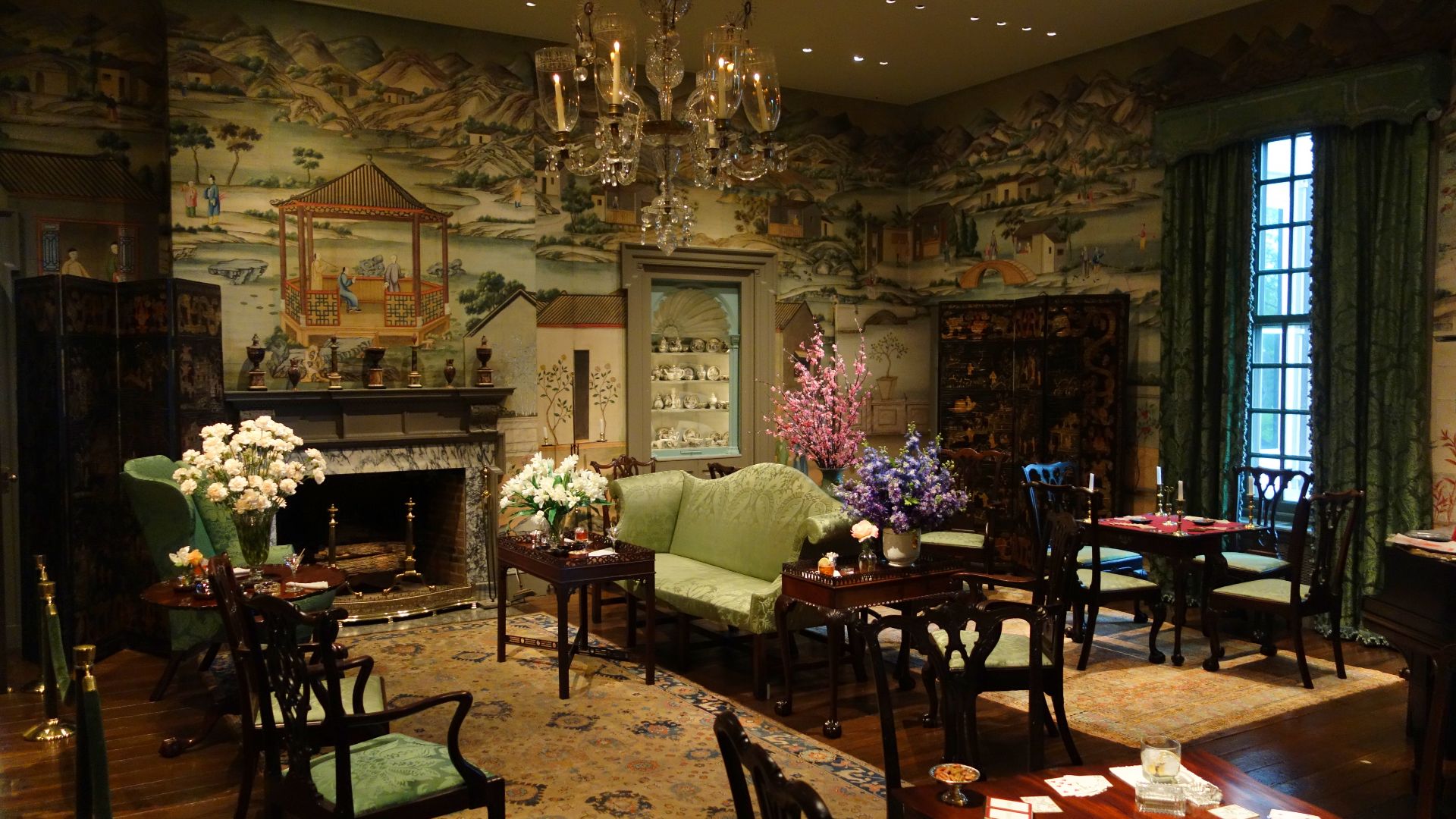 Exhibit in the Winterthur Museum, New Castle County, Delaware, USA. Photography was permitted in the museum without restriction. This work is in the public domain because the artist died more than 70 years ago.
The room depicted is the Chinese Parlor.
