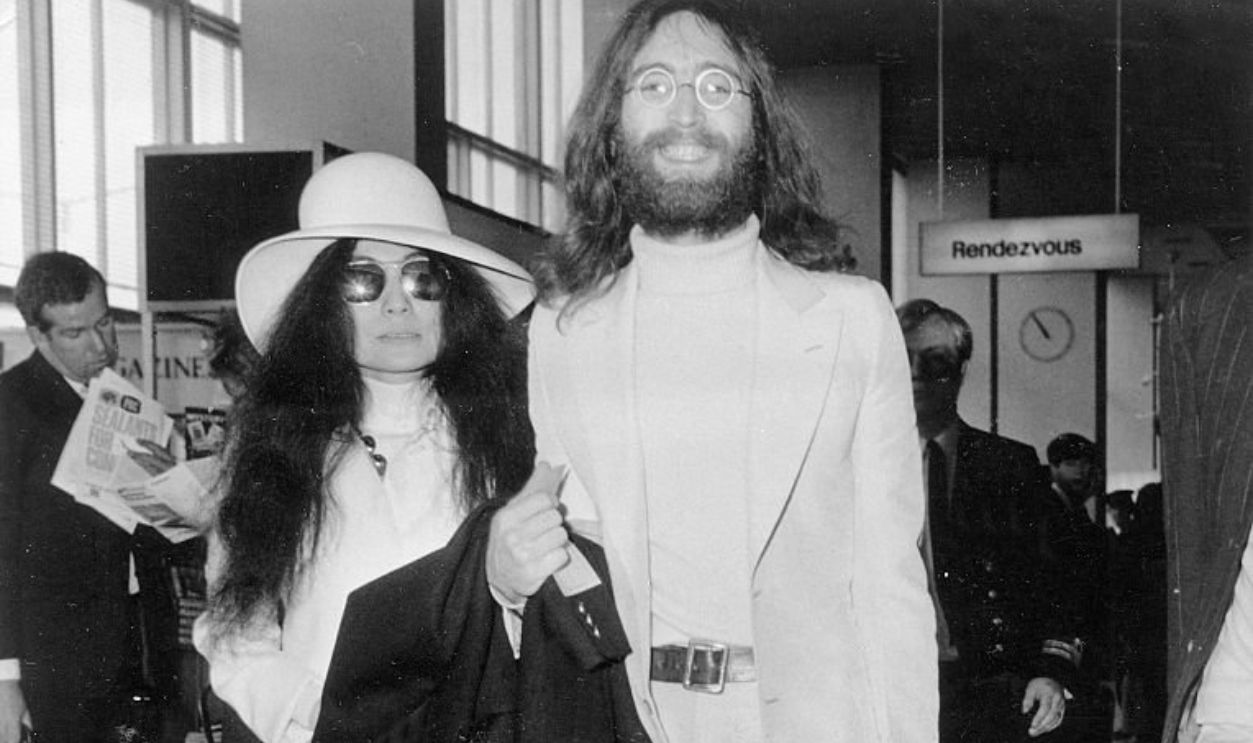 (Eingeschränkte Rechte für bestimmte redaktionelle Kunden in Deutschland. Limited rights for specific editorial clients in Germany.) Lennon, John , (*09.10.1940-08.12.1980+) , Musician, composer, author, Great Britain, guitarist and singer of the 'Beatles', with wife Yoko Ono, clad in white