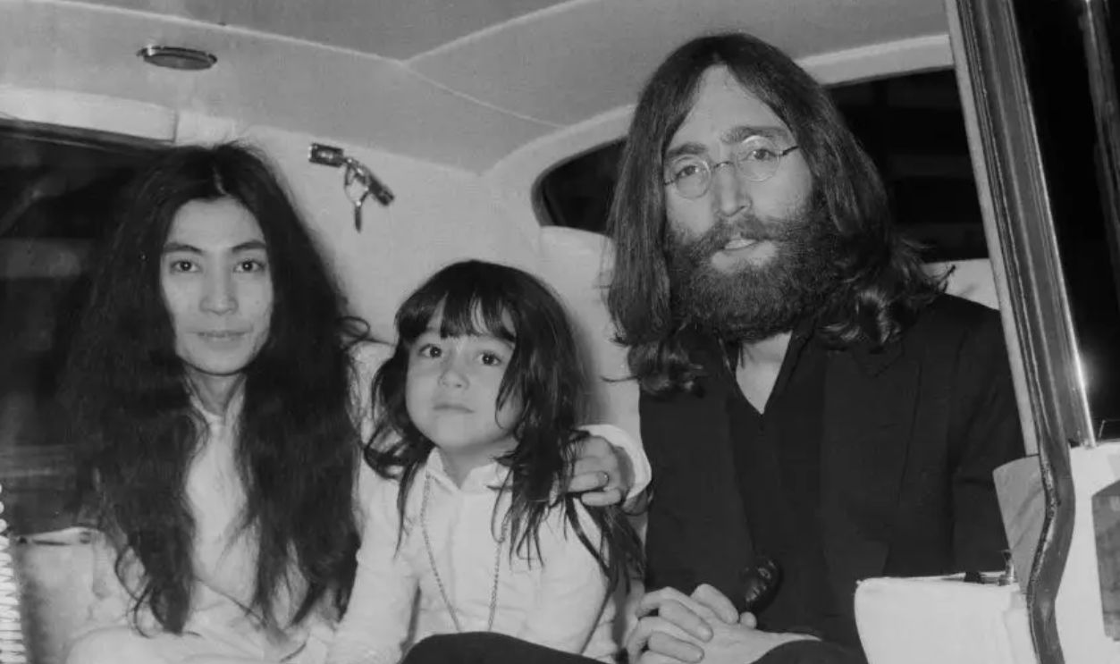 Japanese multimedia artist, singer, songwriter, and peace activist Yoko Ono with her daughter Kyoko Chan Cox and her husband English singer, songwriter, and peace activist John Lennon (1940 -1980) of The Beatles, at Heathrow Airport, London, UK, 7th June 1969.