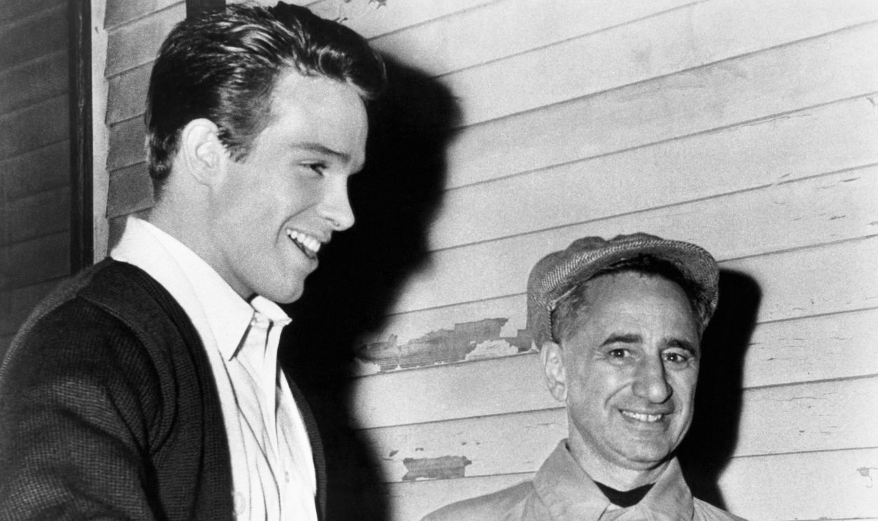 Director Elia Kazan (R) with actor Warren Beatty (L). Kazan directed the 1961 film Splendor in the Grass in which Beatty starred as Bud Stamper.