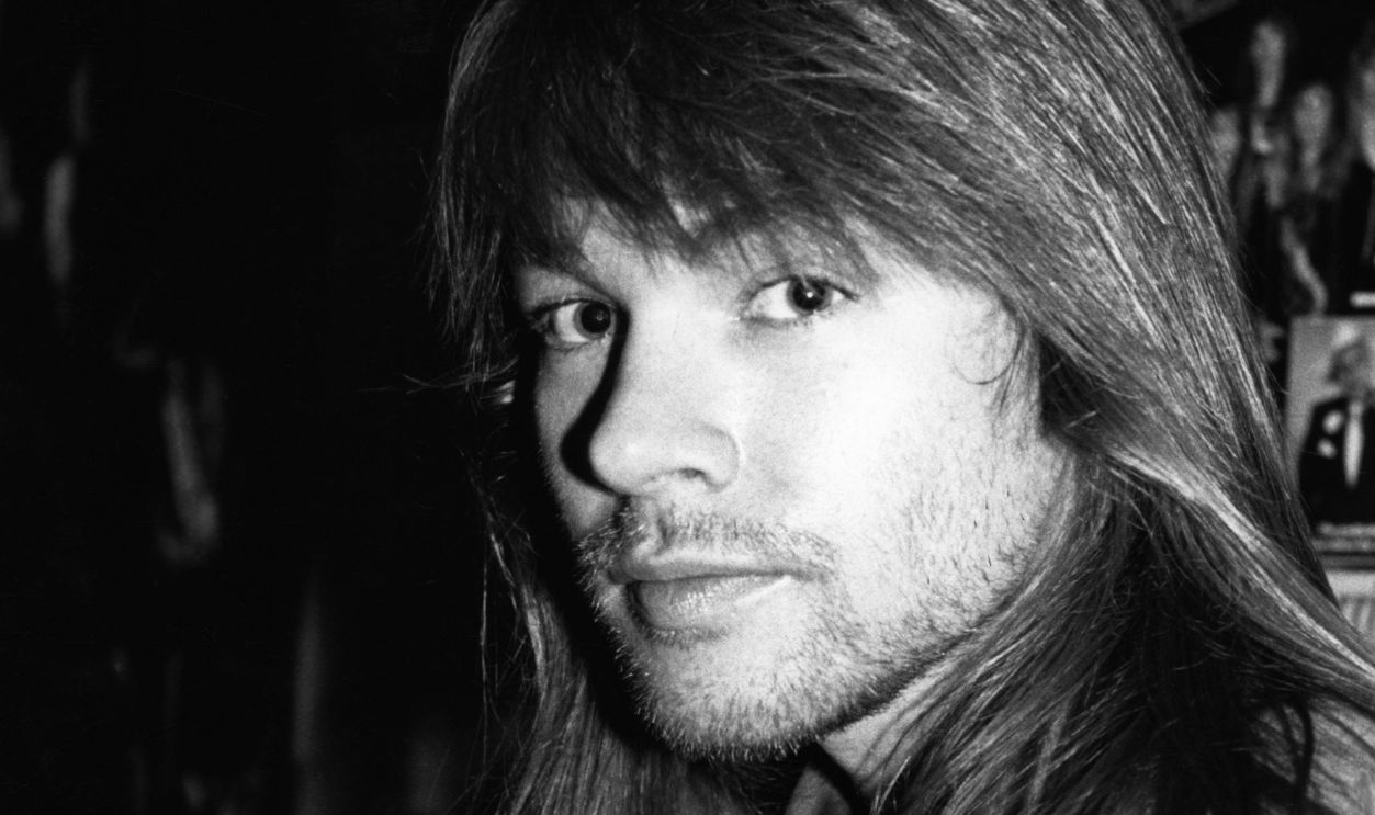 UNITED STATES - JANUARY 01: Photo of GUNS AND ROSES and Axl ROSE and GUNS & ROSES and GUNS N' ROSES; Axl Rose at Gazzani's