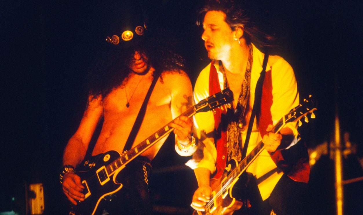 Slash, Gilby Clarke, Guns N Roses, Feyenoord Stadion (De Kuip), Rotterdam, Holland, 23/06/1992.
