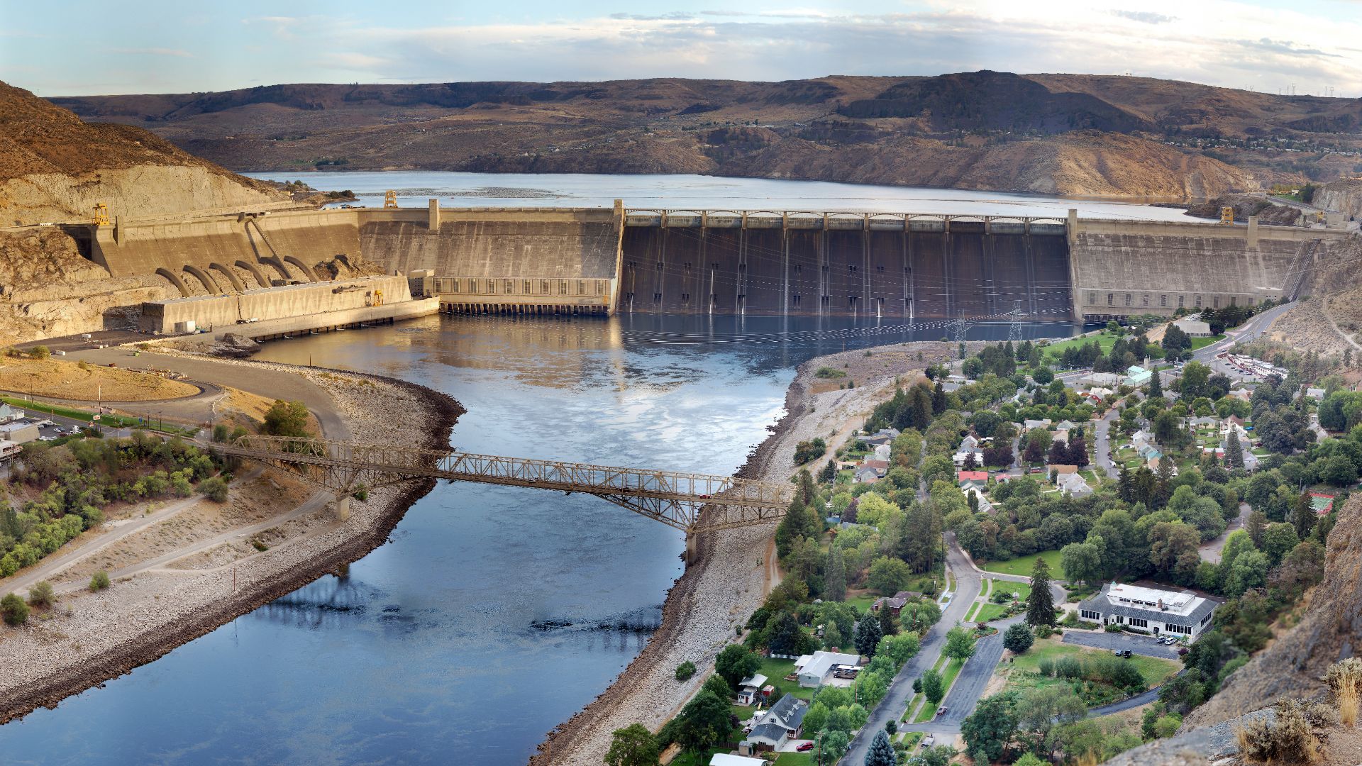 120° panorama of the Grand Coulee Dam on an early September evening. Photo by Gregg M. Erickson