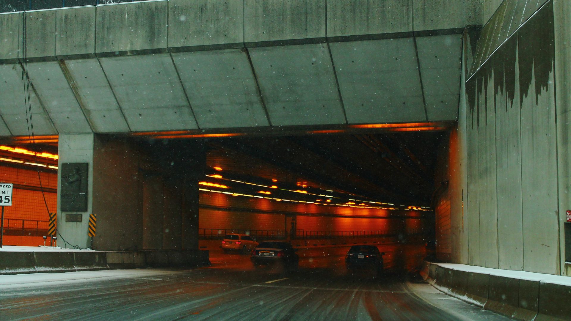 Int90wRoadMA-TedWilliamsTunnelEntrance