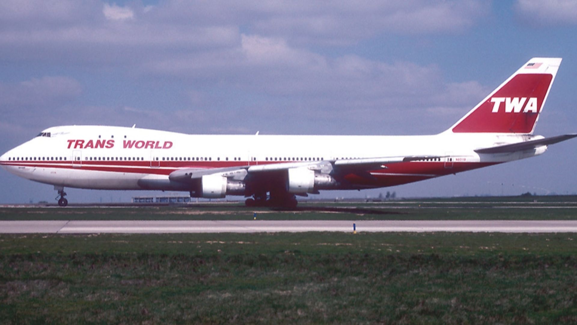 N93119, a Trans World Airlines Boeing 747-131, pictured at Charles de Gaulle airport in May 1995. On July 17th, 1996, a year after this photo was taken, N93119 was operating as TWA Flight 800 when it exploded in mid-air and crashed off the coast of East M