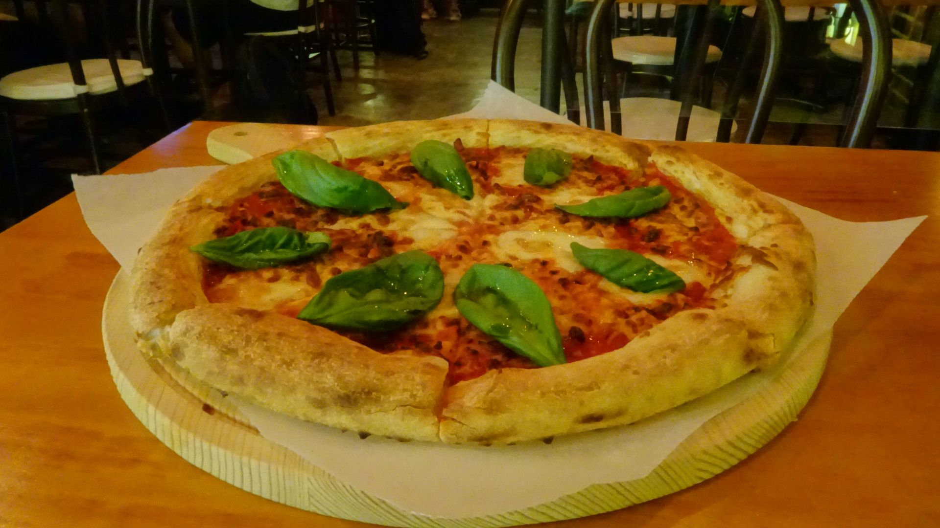 Pizza margarita from CAPO Sai Ying Pun