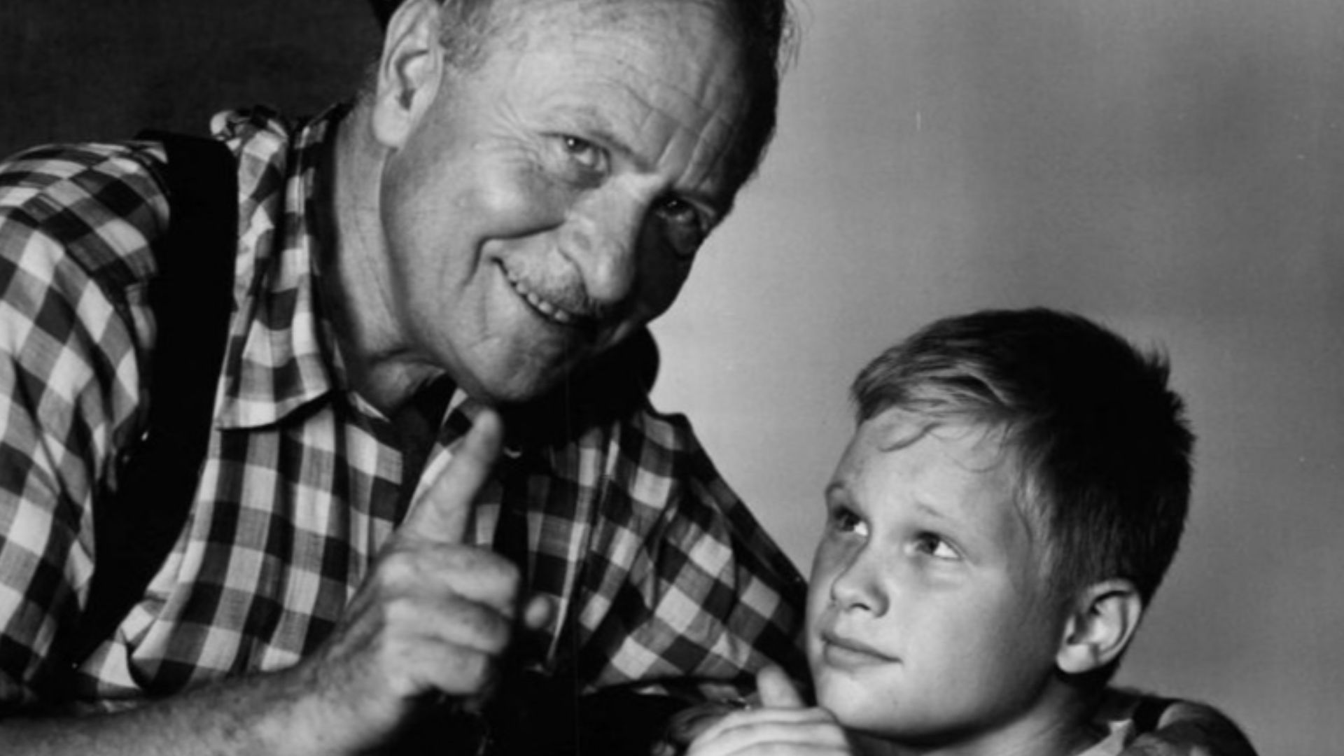Photo of Ernest Truex as Grandpa McHummer and Brandon de Wilde as Jamison