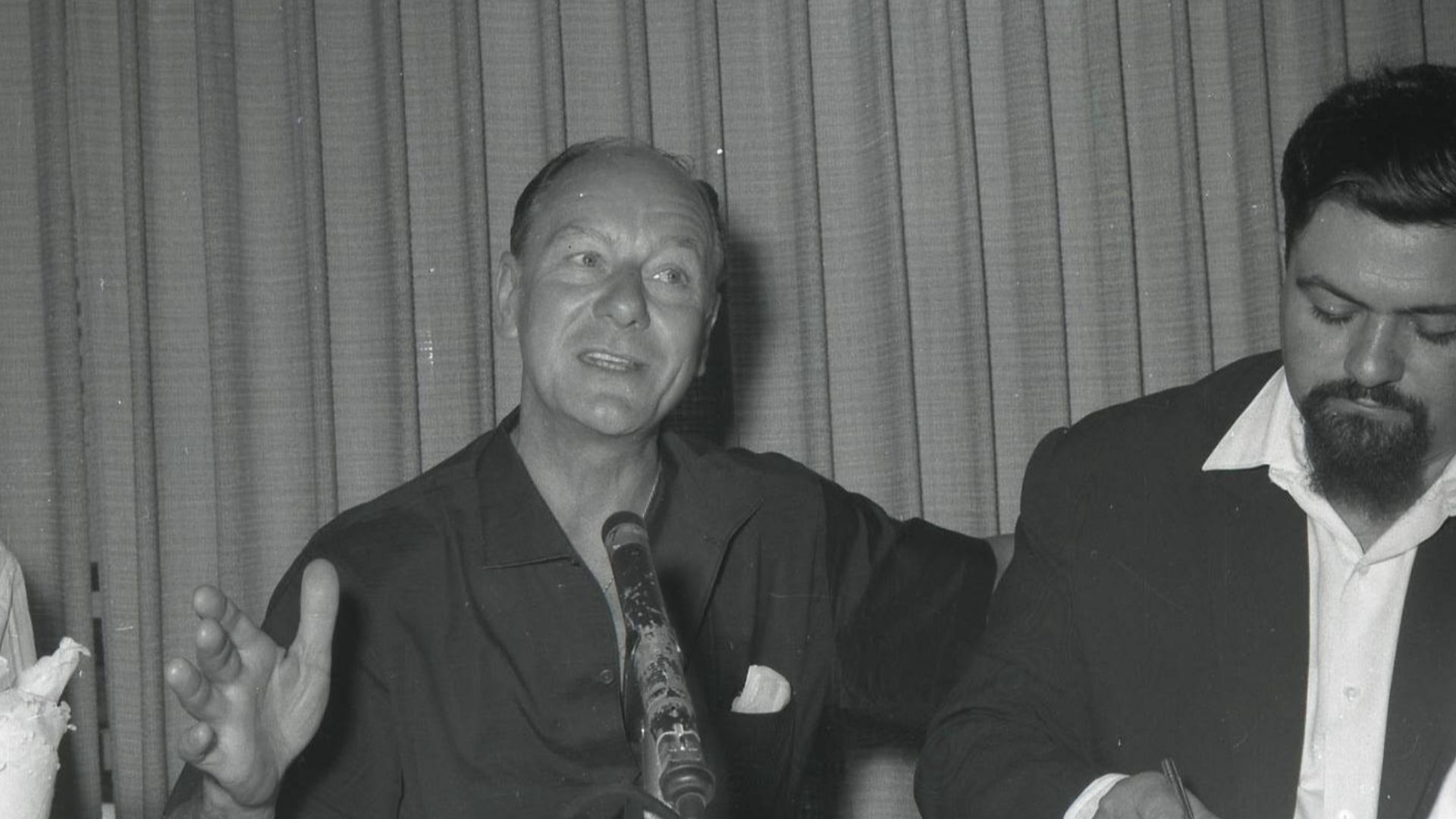 File:John Gielgud visit to Israel (997009326922205171).jpg