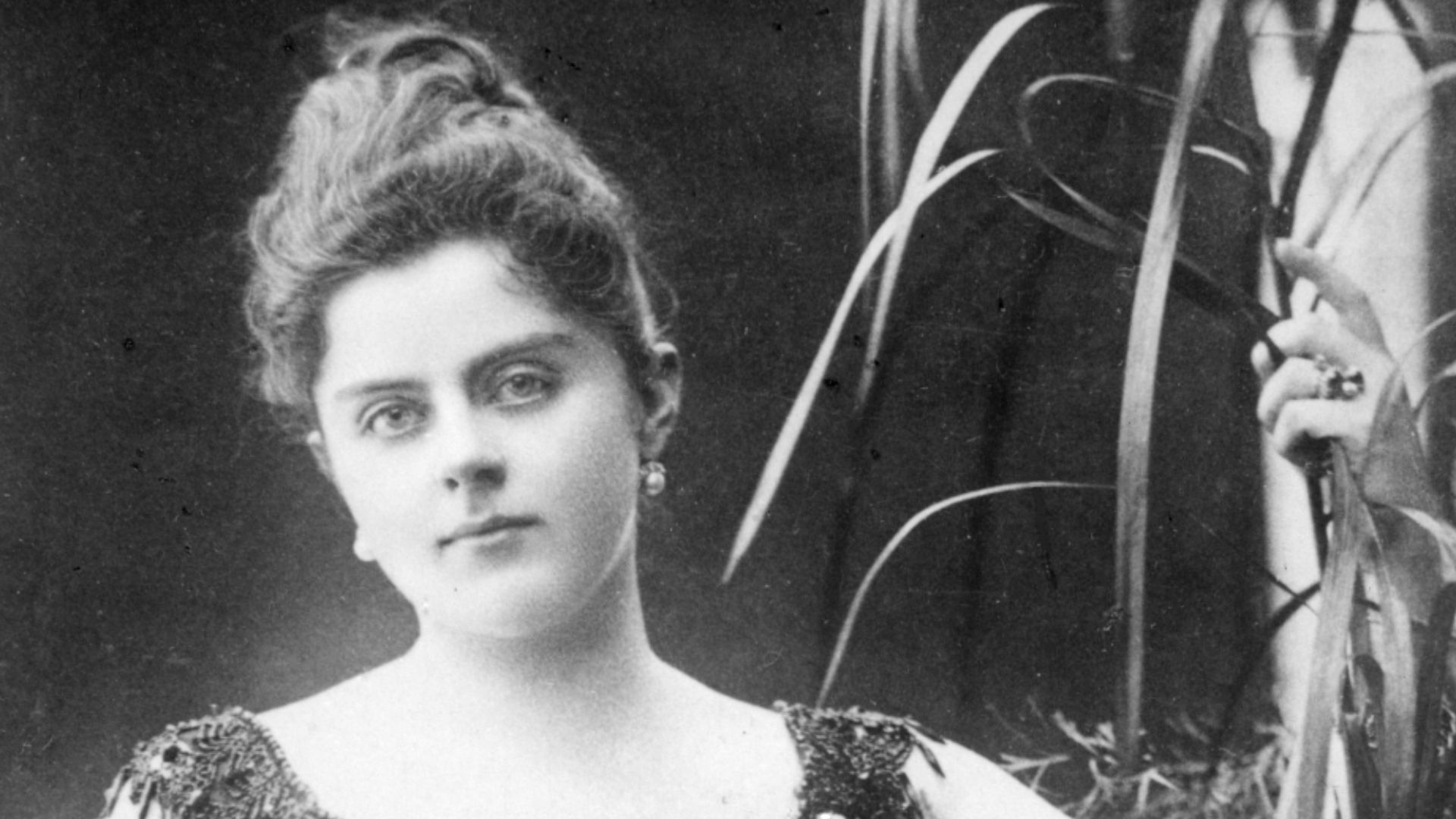 Baroness Mary Vetsera died 1889.