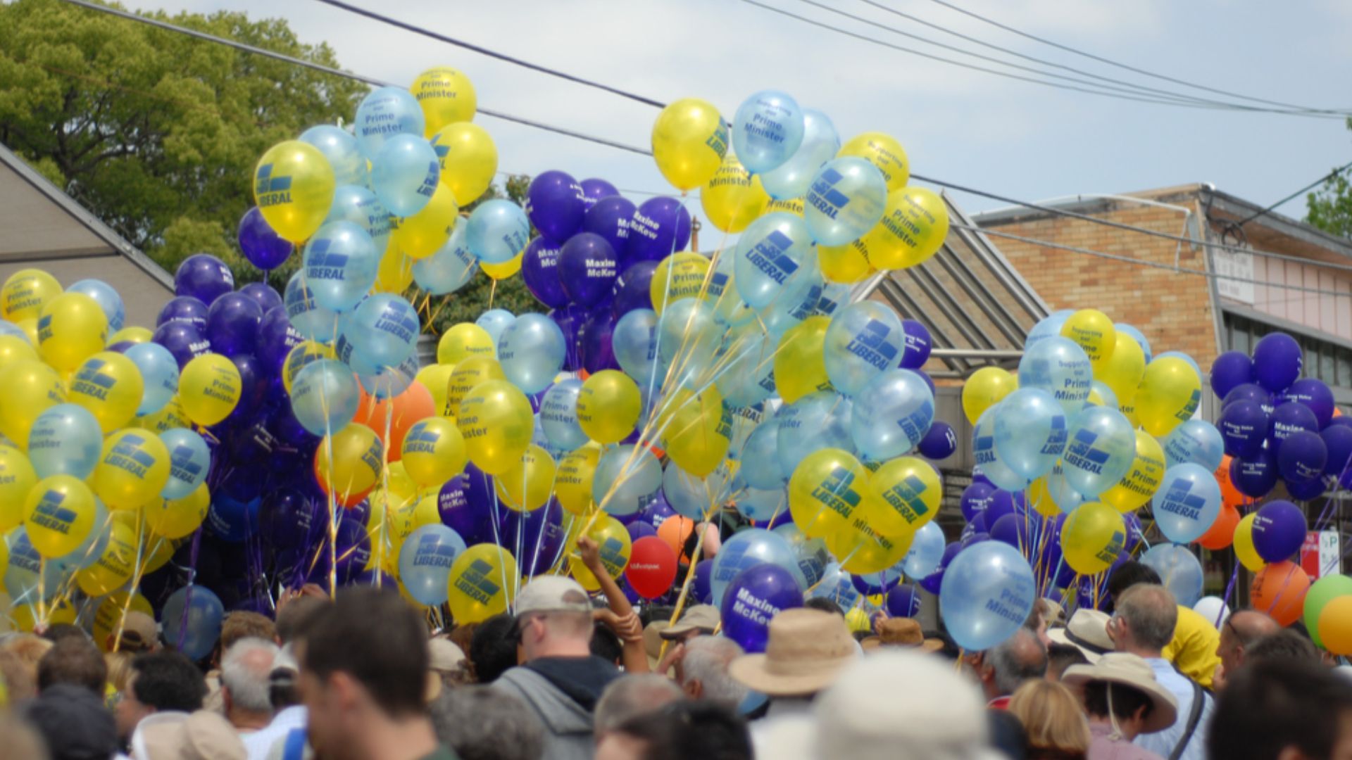 Original Flickr caption : Granny Smith Festival. There was a lot of electioneering going on, with the two major parties Liberal (yellow + blue balloons) and Labor (purple balloons) fighting to get the view blocked by their balloons. The Prime Minister Joh