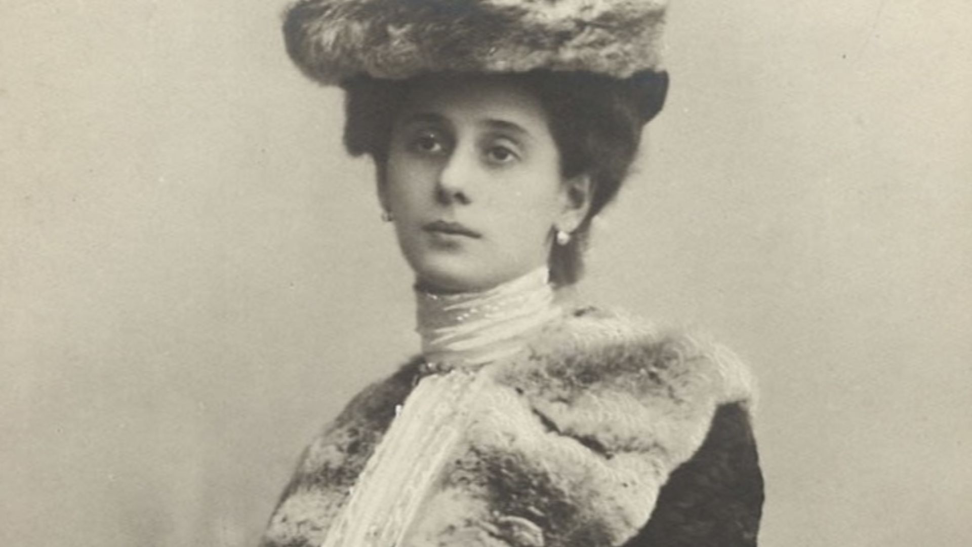 Photographic postcard of Anna Pavlova (1881-1931) - Prima ballerina of the St. Petersburg Imperial Theatres - in Giselle.