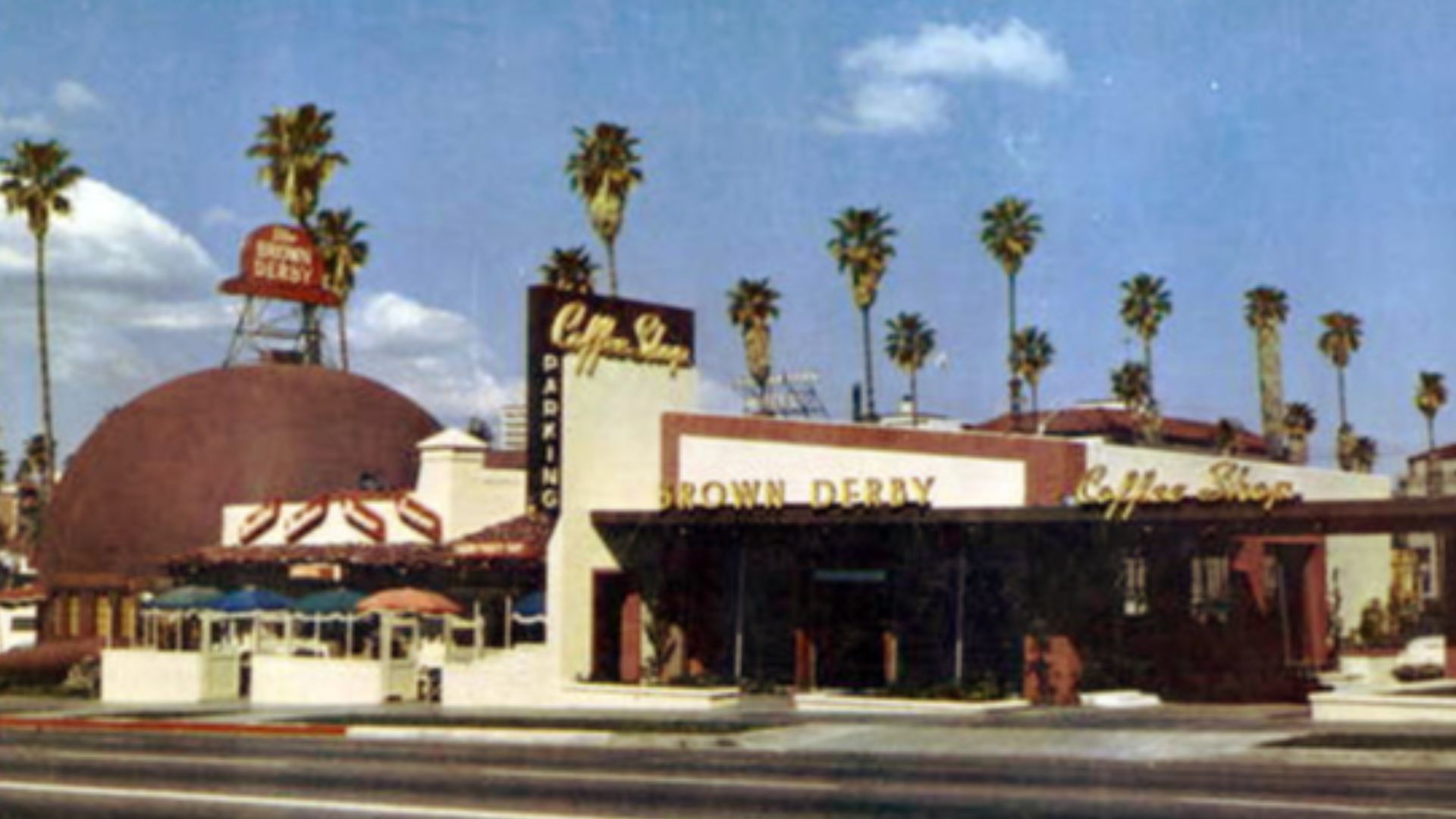Postcard photo of the Brown Derby restaurant in Hollywood.
This postcard was produced prior to 1978 and has no copyright markings.
The image has been cropped and color adjusted.  Most of the original building shown was destroyed by fire in 1987.
United St