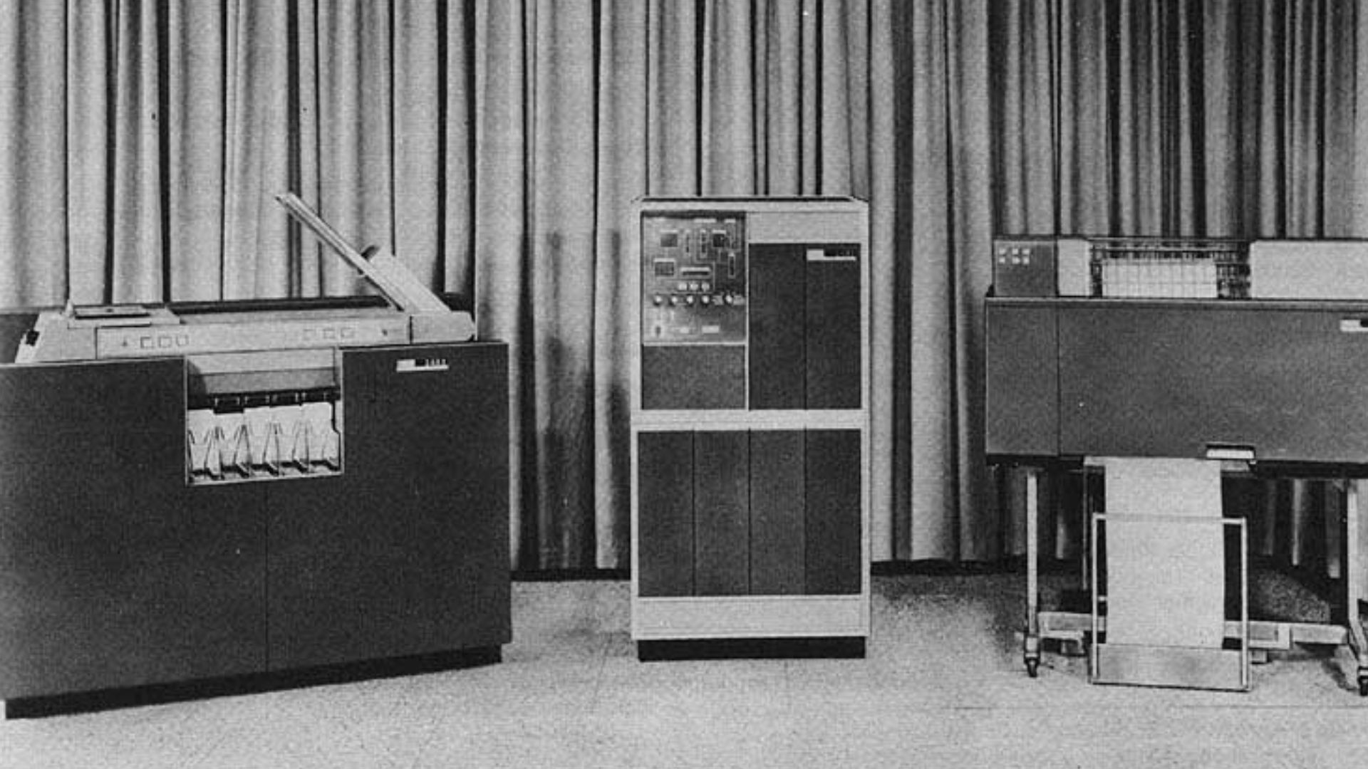 Photo of Basic IBM 1401 system from BRL 1961. http://ed-thelen.org/comp-hist/BRL61-ibm1401.html#IBM-1401