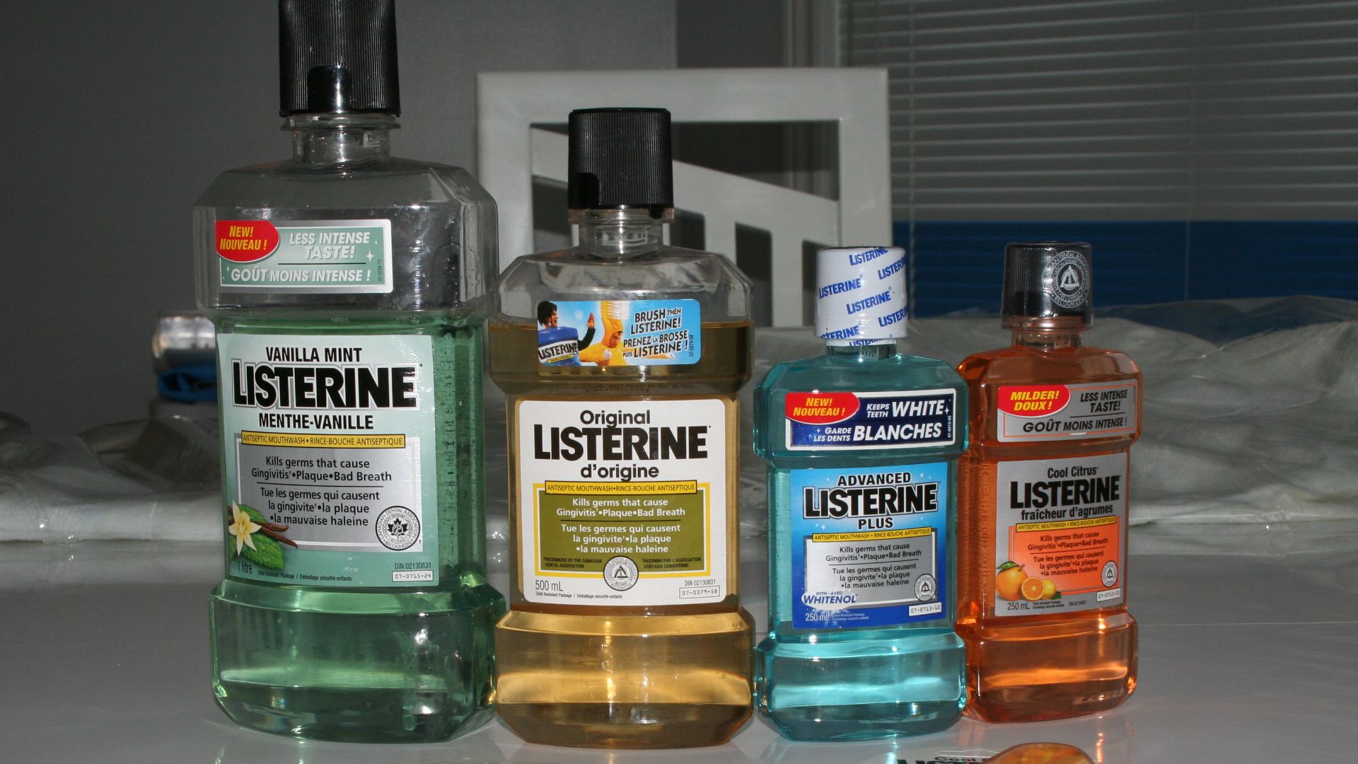 A variety of Listerine products. Left to right:
Top : 1L bottle of Listerine Vanilla Mint, 500mL bottle of Listerine Original, 250mL bottle of Listerine Advanced Plus, 250mL bottle of Listerine Cool Citrus
Bottom : 3 Listerine Cinnamon Pocketpaks, 3 Liste