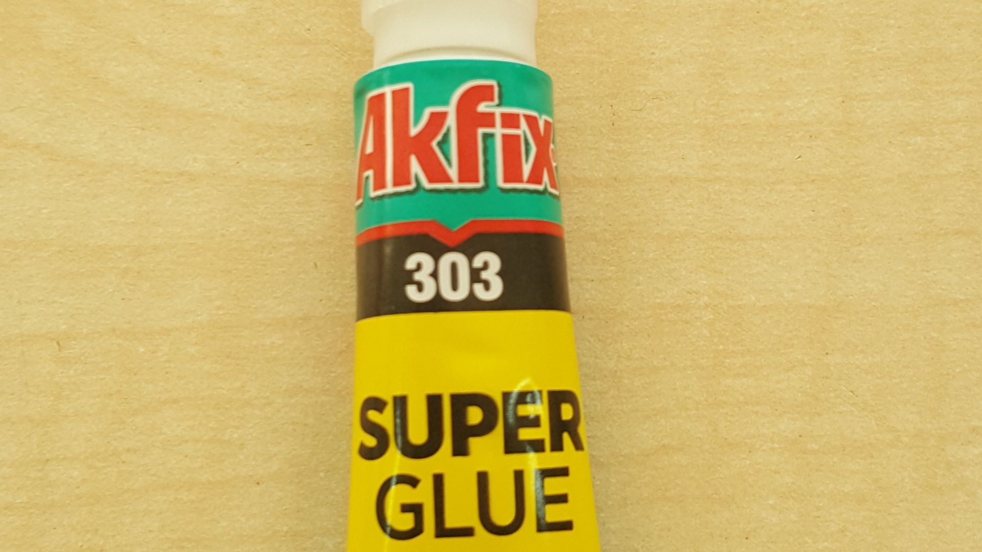 Akfix 303 Super Glue is low viscosity superfast instant glue based on cyanoacrylate adhesive. It is excellent where extremely fast cure is required.