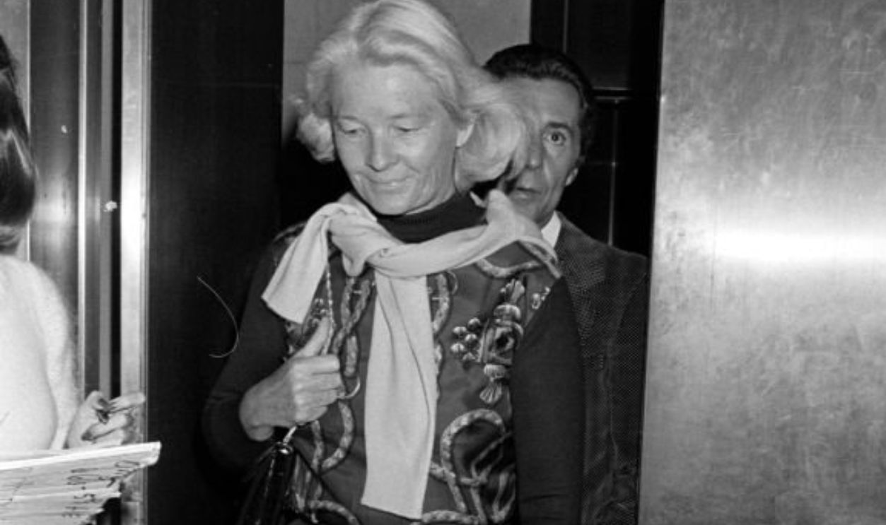 C.Z. Guest (C) attends a screening in New York City on September 9, 1975.