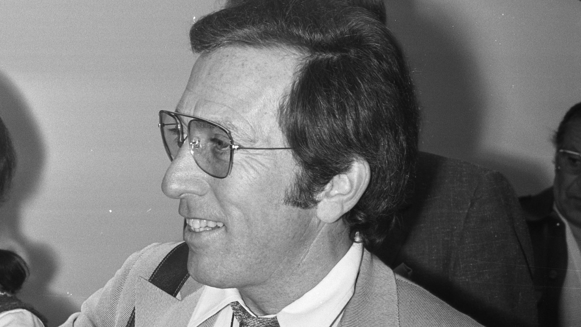 Collectie / Archief : Fotocollectie Anefo
Reportage / Serie : [ onbekend ]
Beschrijving : Andy Williams met echtgenote op Schiphol
Datum : 1 september 1972
Locatie : Noord-Holland, Schiphol
Trefwoorden : ECHTGENOTES, zangers
Persoonsnaam : Andy Williams
F