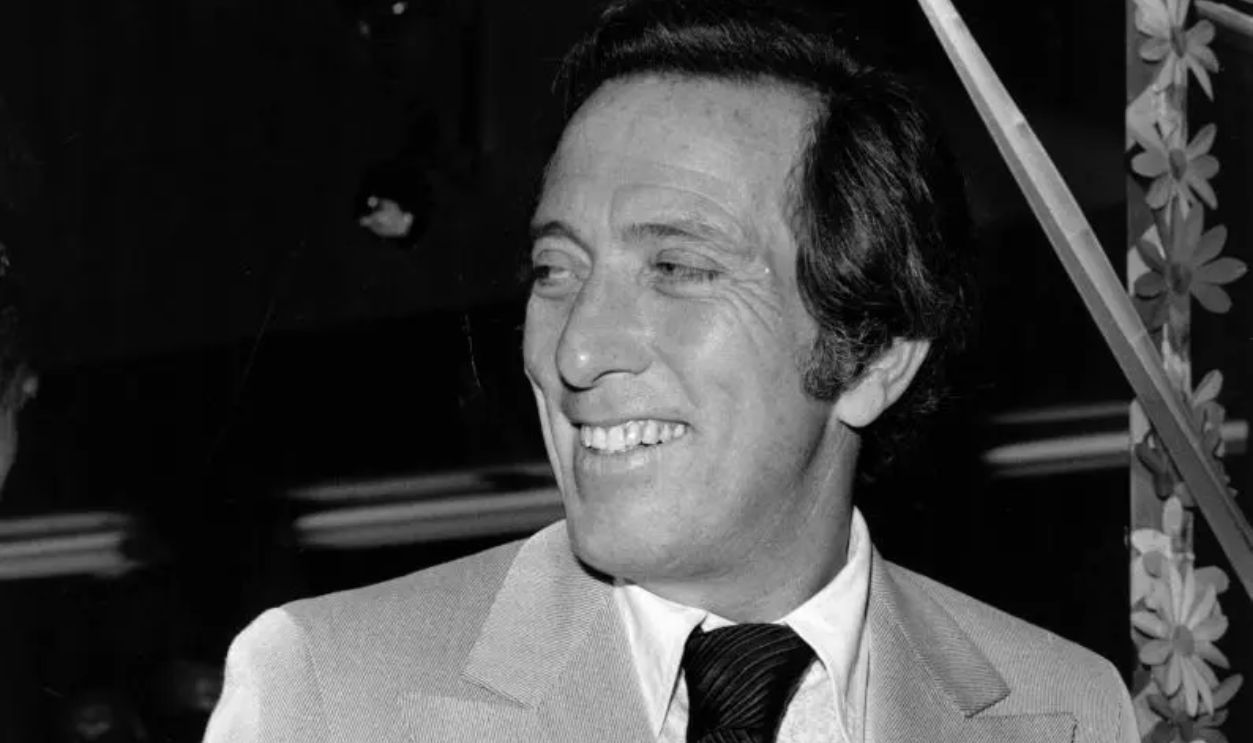 circa 1970: American singer Andy Williams at Chappells music store.