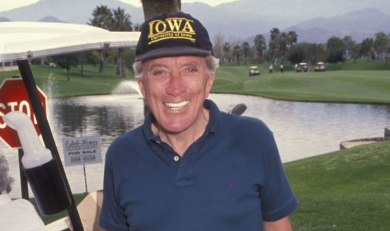 PALM SPRINGS, CA - FEBRUARY 29: Singer Andy Williams attends Fourth Annual Frank Sinatra Invitational Golf Tournament on February 29, 1992 in Palm Springs, California.