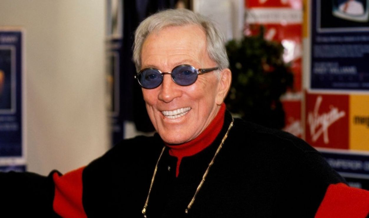 UNITED KINGDOM - JANUARY 01: VIRGIN MEGASTORE Photo of Andy WILLIAMS