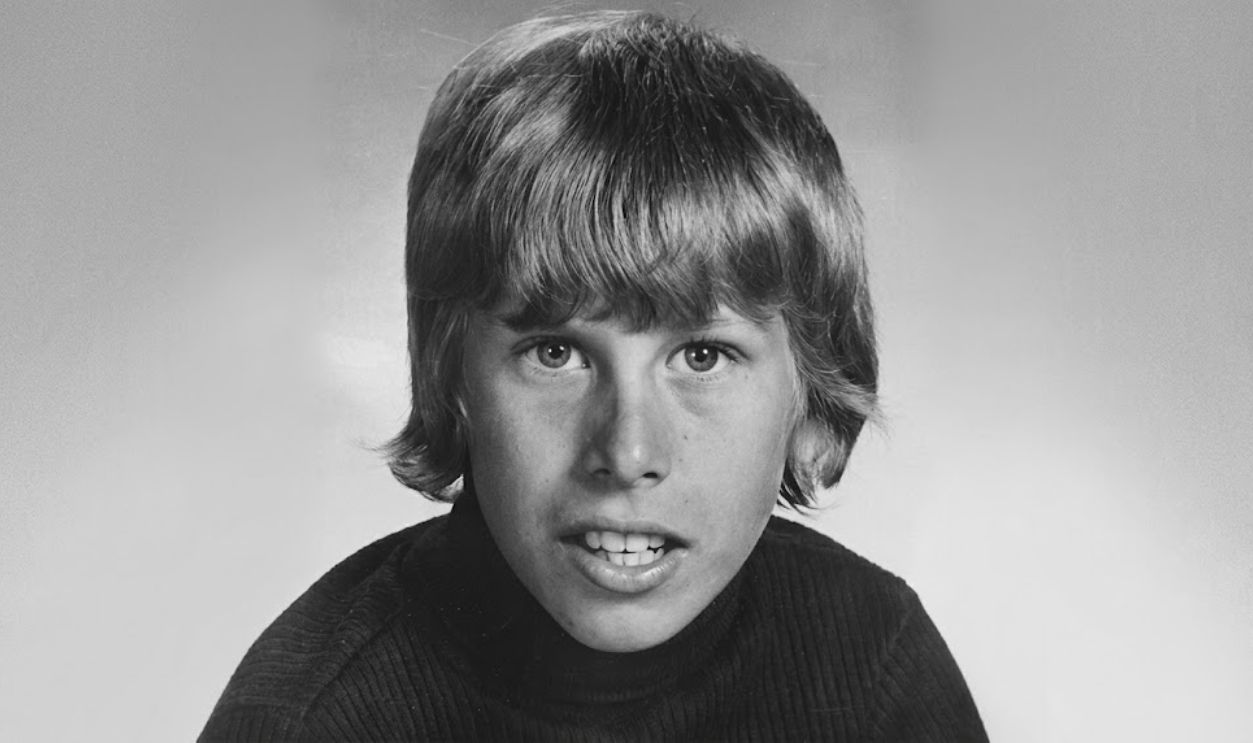 Publicity photo of child actor Philip McKeon promoting the premiere of the CBS comedy television series Alice.
