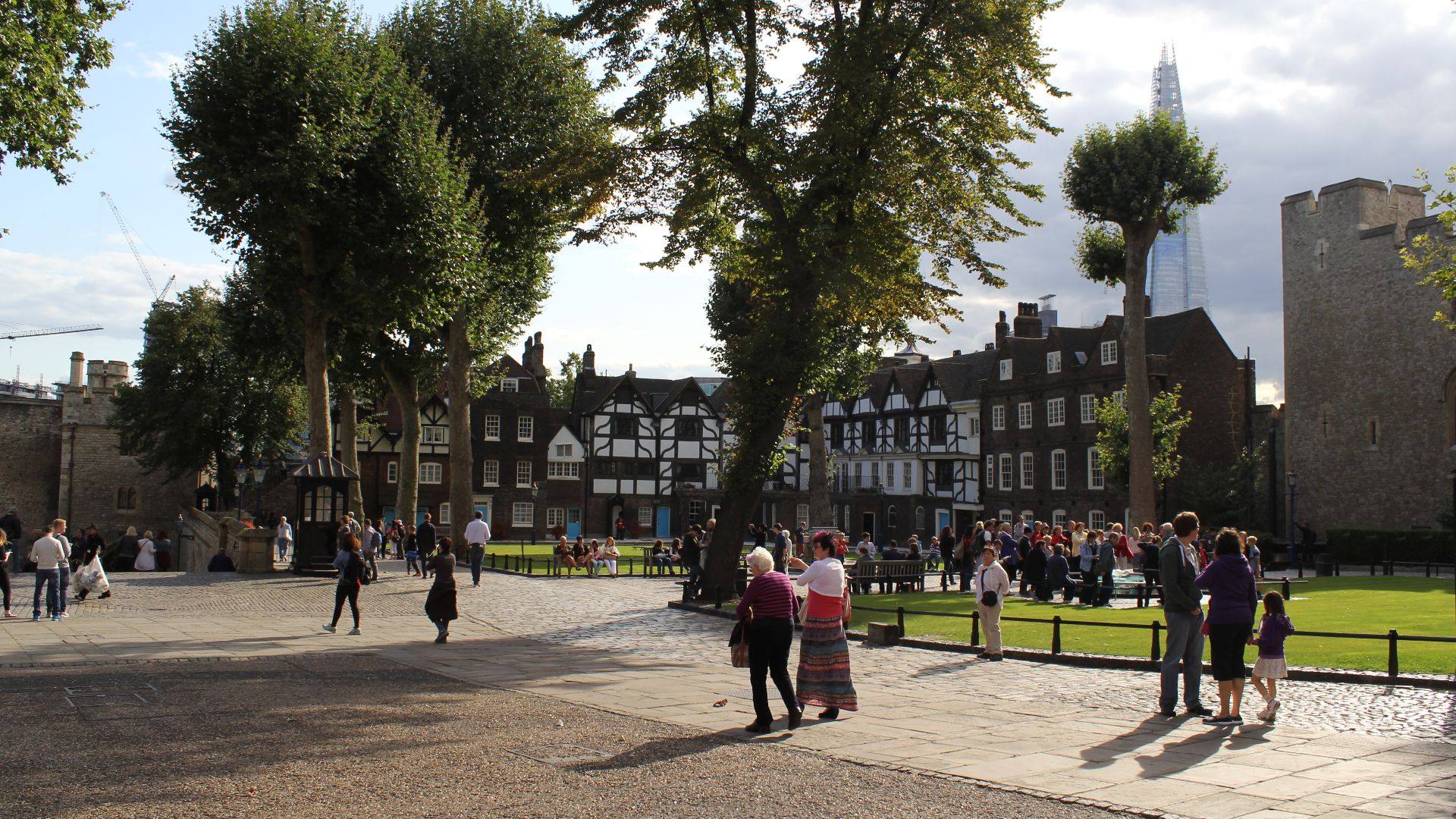 Tower of London
.mw-parser-output .messagebox{margin:4px 0;width:auto;border-collapse:collapse;border:2px solid var(--border-color-progressive,#6485d1);background-color:var(--background-color-neutral-subtle,#fbfcff);color:var(--color-base,#202122);box-siz