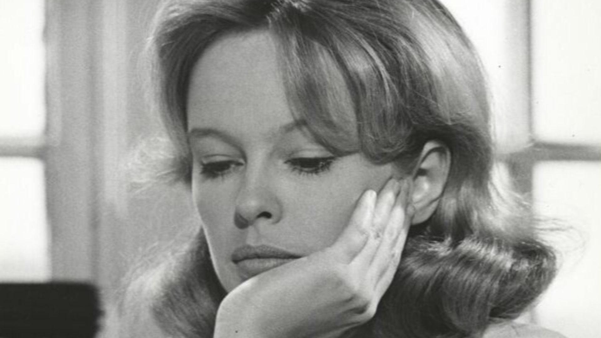 A press photo from 1967 of Oscar winner Sandy Dennis, to publish and distribute for publicity.