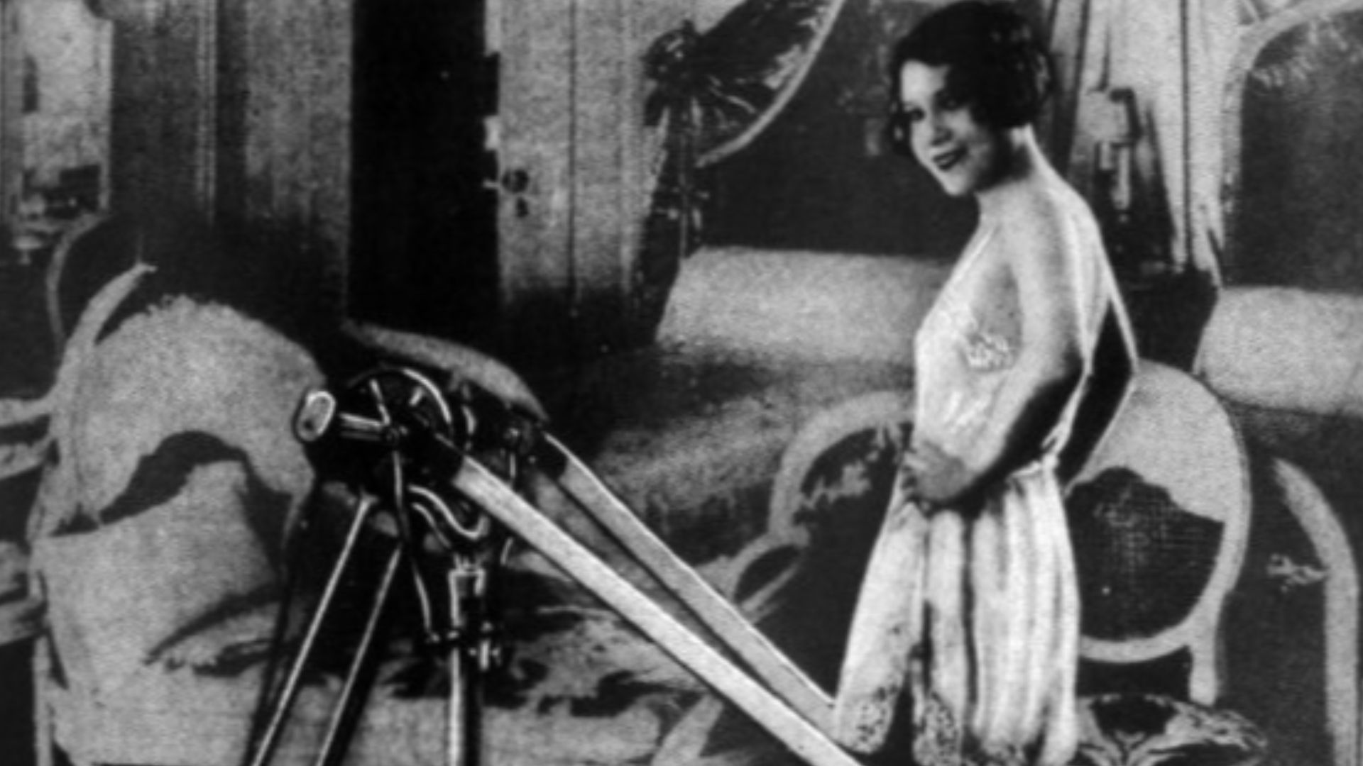 Actress Vivienne Segal, who was in the stage production The Desert Song, in an advertisement for a vibrating belt machine called a