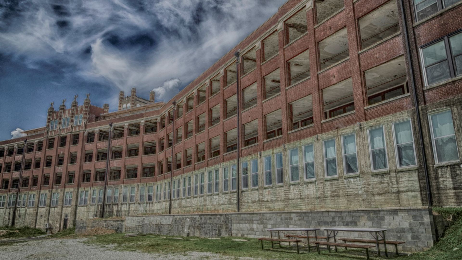 This is the Waverly Hills Sanatorium, located in Louisville, Kentucky. It is revered as one of the most haunted places in the world! I took this photo in August 2018.