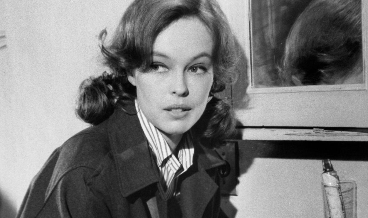 CIRCA 1968: Actress Sandy Dennis with a plunger in a scene of the Warner Bros. movie "Sweet November" circa 1968.